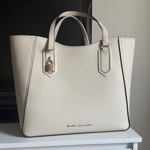 Marc Jacobs Handbags - Marc Jacobs Cream Pebbled Leather Tote with Gold Hardware